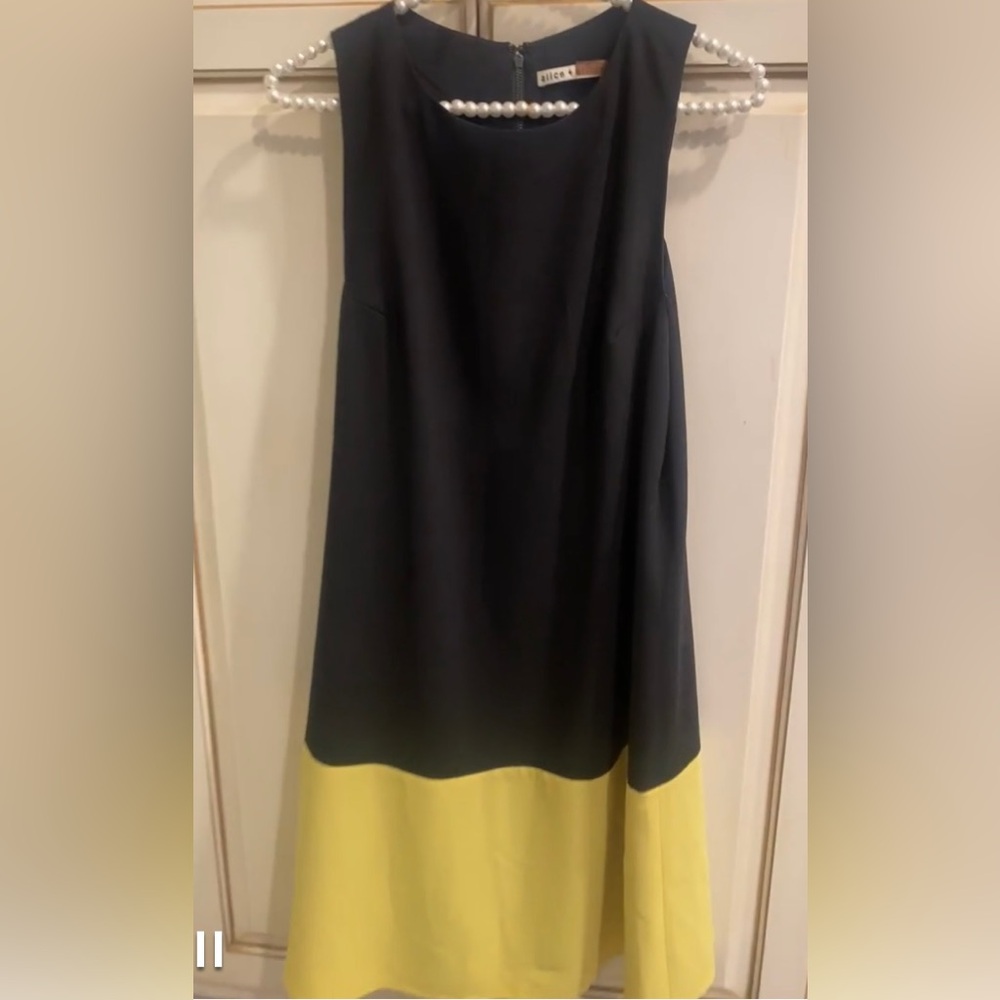 Alice + Olivia Black and Yellow Colorblock Sleeveless Shift Dress
